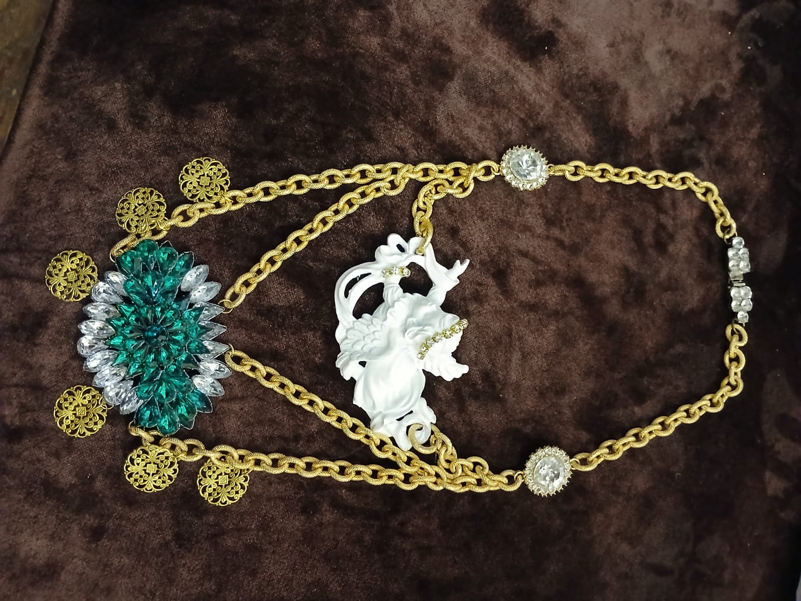 Collana con cherubino danzante